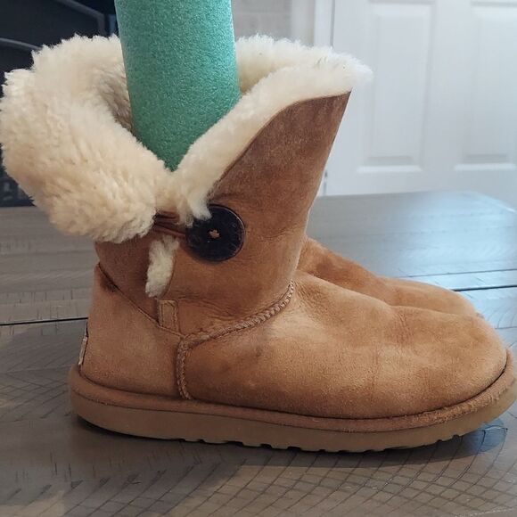 UGG Bailey Button Boots Sz 6 - Picture 2 of 11